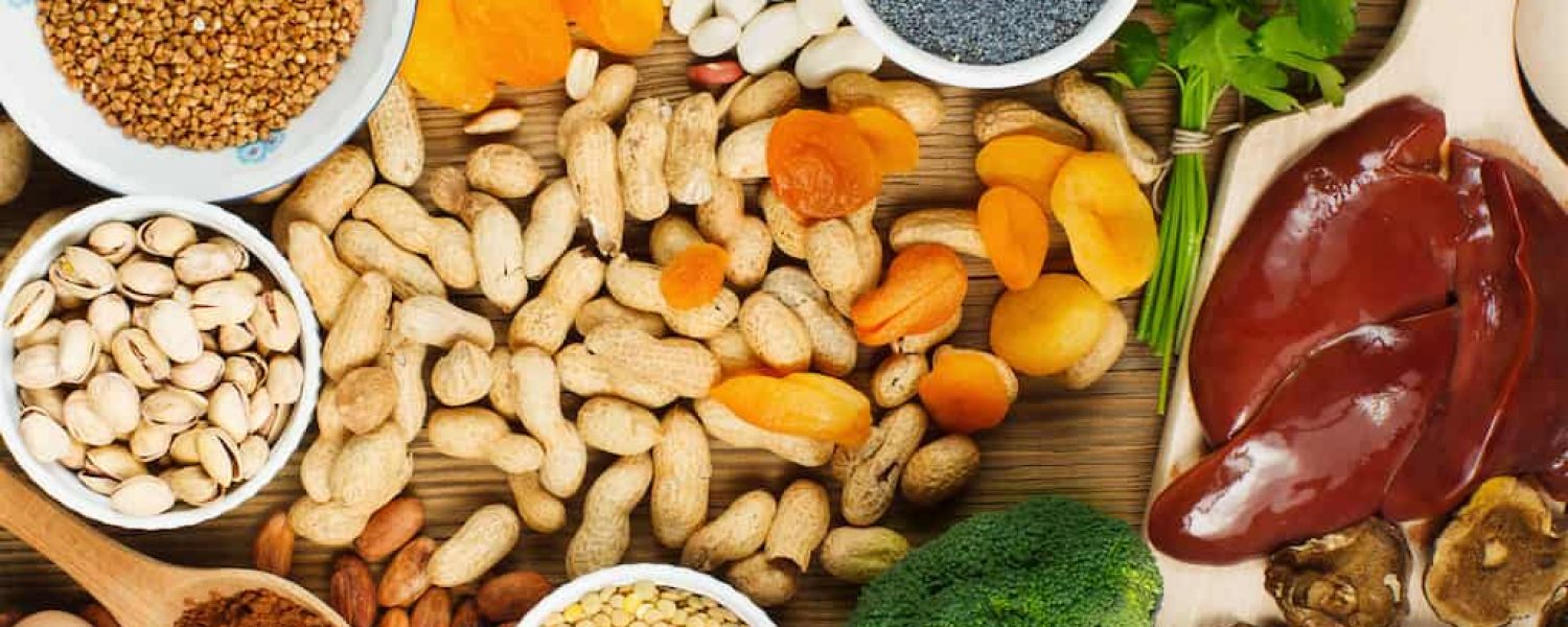 Große Auswahl an zinkhaltigen Lebensmitteln Erdnüsse brokkoli eisen rot mikro
