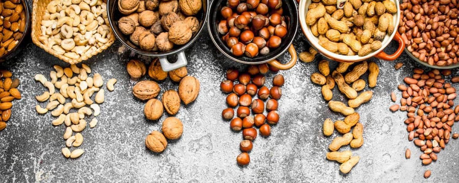 phosphor nuesse vegetarier veganer am tisch haselnuss walnuss katawan paranuss